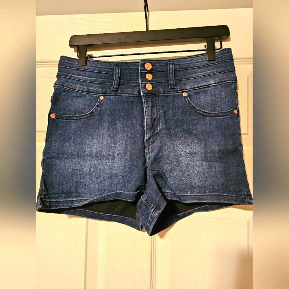 Guess Women's shorts size 29